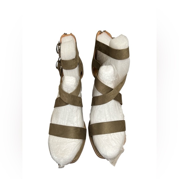 Dolce Vida strappy vegan leather block square toe heels - Picture 4 of 6